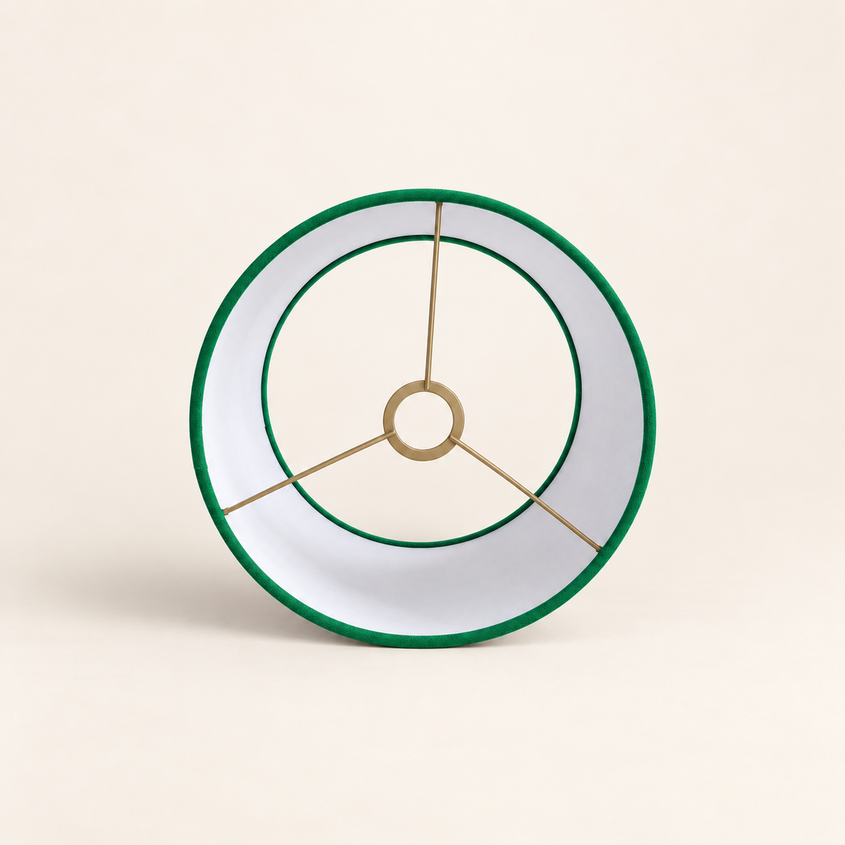 Binnenzijde van lampenkap Casa Bellini met groene bies en metalen fittingring