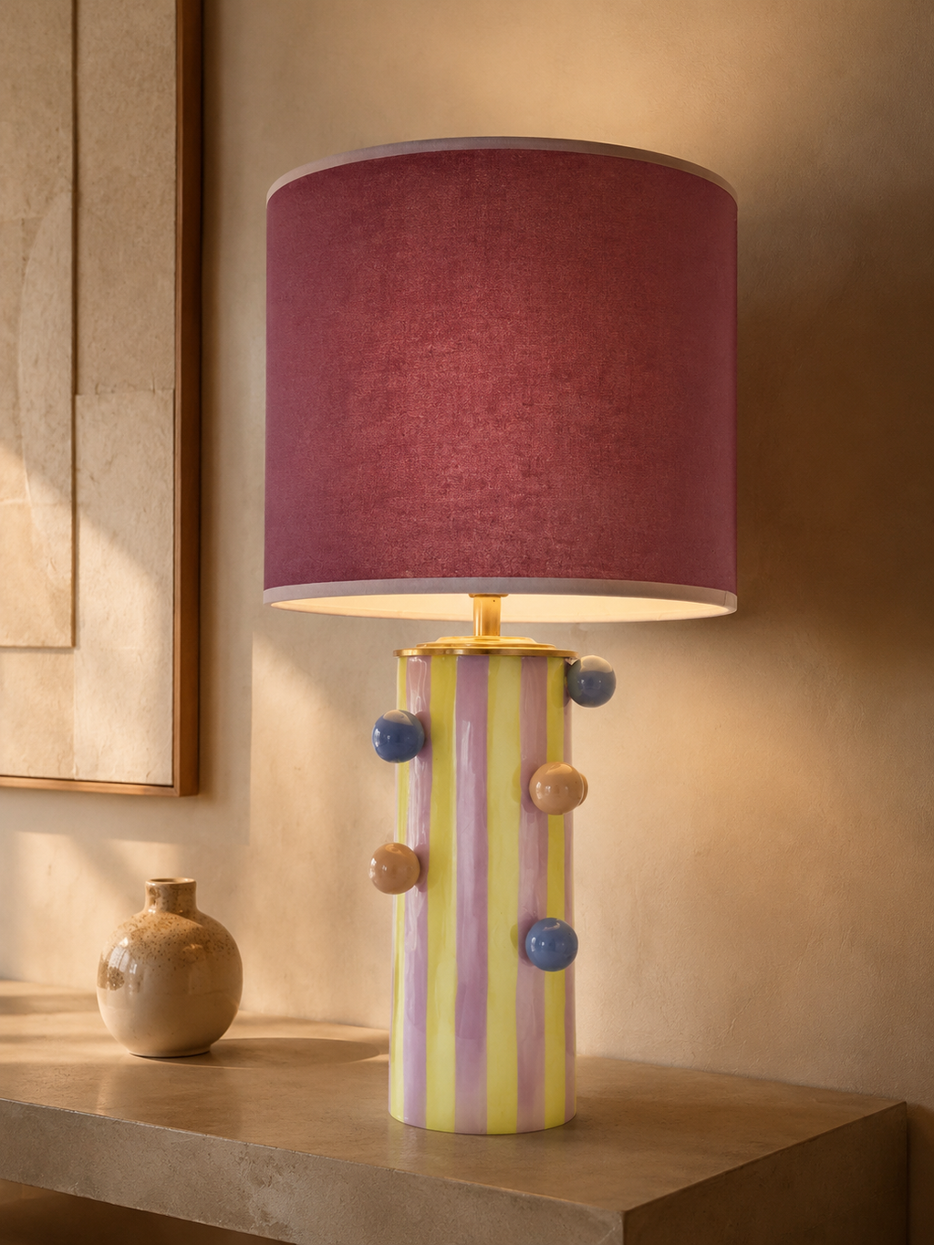 Casa Sorbet tafellamp als sfeervolle blikvanger in een warm interieur
