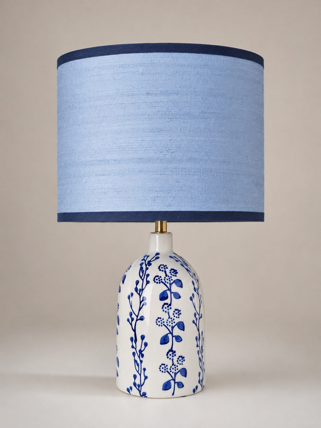 Complete Casa Azzurra tafellamp met blauw-witte keramieken voet en lichtblauwe kap