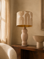 Studio Margareth Casa Arco Tafellamp – Jacquard Beige, Aardewerk Voet, E27