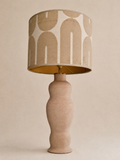 Studio Margareth Casa Arco Tafellamp – Jacquard Beige, Aardewerk Voet, E27
