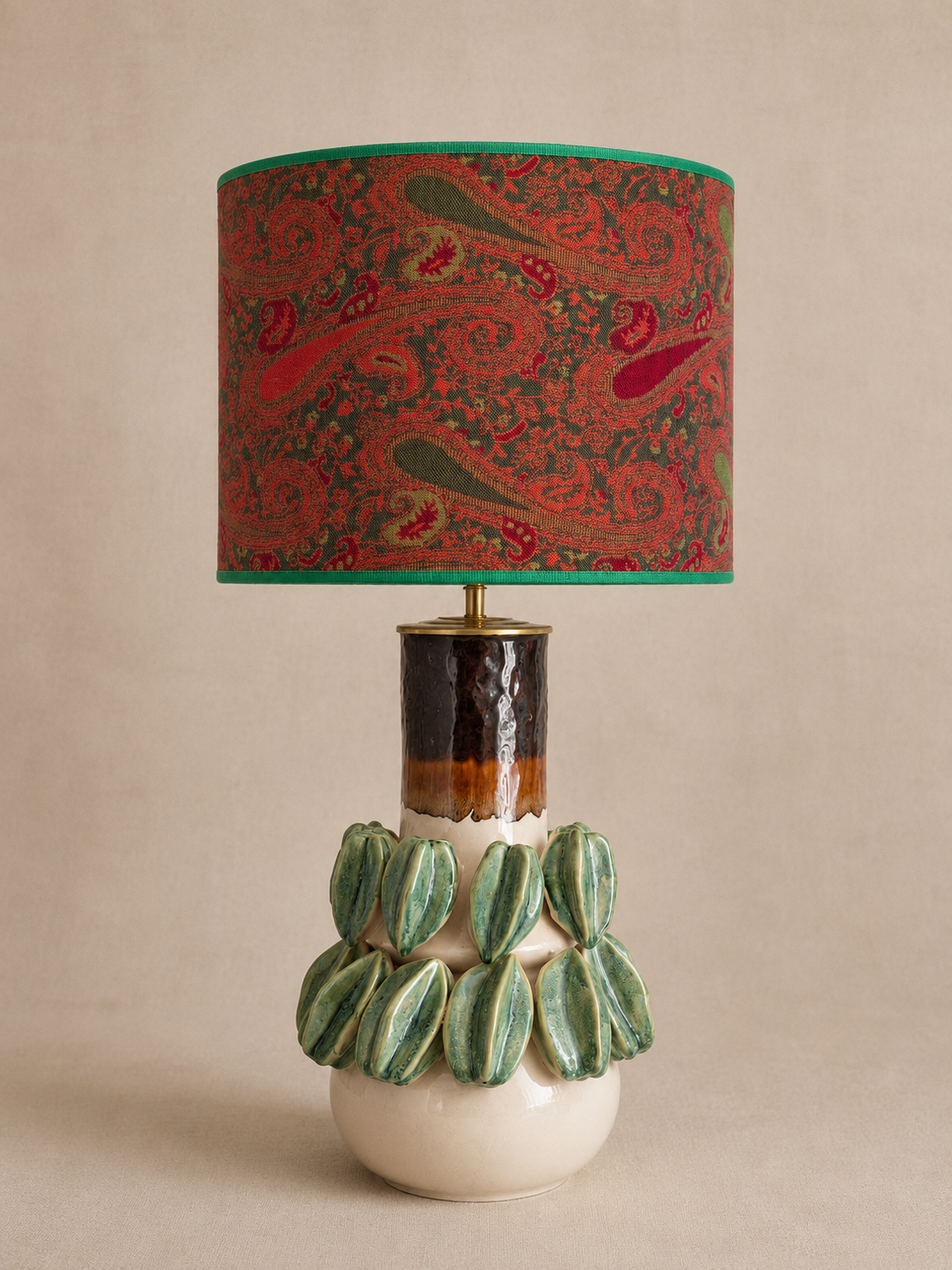 Fleur de Cacao Paisley complete tafellamp met groene keramische voet en paisley lampenkap
