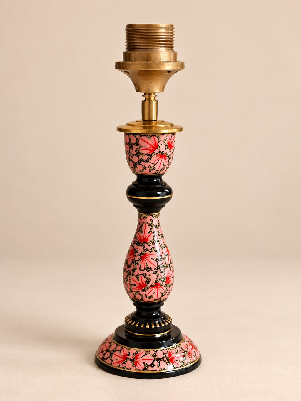 Zwart-roze bloemrijke lampvoet met goudkleurige details