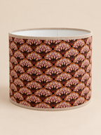 Casa Lotus lampenkap met roze waaierdessin, goudkleurige accenten en beige bies