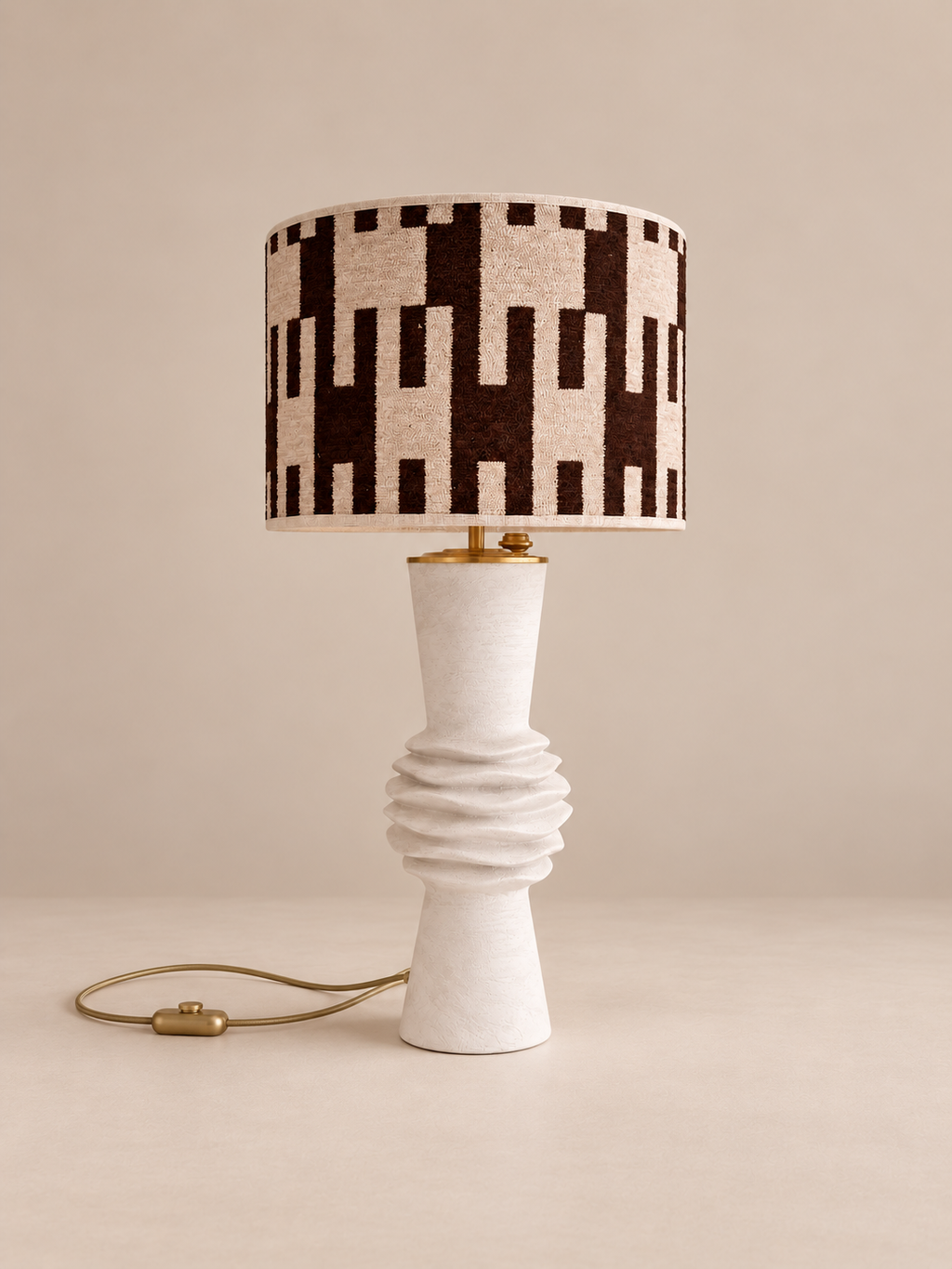 Casa Rosato White complete tafellamp met witte sculpturale voet en bruin-crème lampenkap