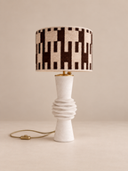 Casa Rosato White complete tafellamp met witte sculpturale voet en bruin-crème lampenkap