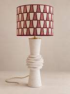 Casa Rosato White met roze-crème lampenkap en bordeaux bies
