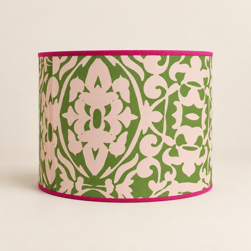 Handgemaakte lampenkap Casa Fiora met groen en zachtroze ornamentdessin