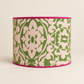 Handgemaakte lampenkap Casa Fiora met groen en zachtroze ornamentdessin